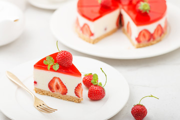 Cold cheesecake with strawberry and strawberry jelly.