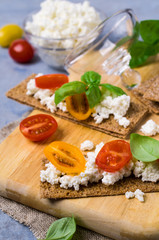 Toast with cottage cheese