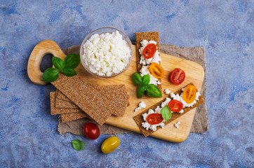 Toast with cottage cheese