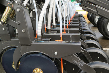 Precision inline seeder. Equipment for the application of fertilizers.