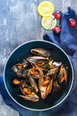 Mussel with white wine sauce on table