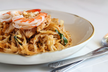 Fried noodle Thai style with prawn