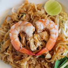 Fried noodle Thai style with prawn