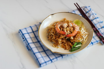 Fried noodle Thai style with prawn