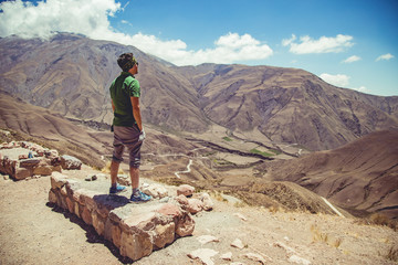 Hombre en la montaña