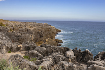 scogliera oceano portogallo
