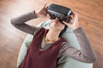 woman using vr