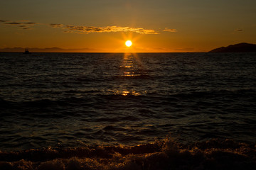 Fototapeta na wymiar Sunset, beach, water, waves, reflection, rays, skyline, 