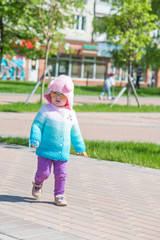 Fototapeta premium the child is walking in sunglasses