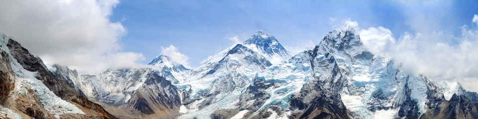 Crédence de cuisine en verre imprimé Everest Mount Everest with beautiful sky and Khumbu Glacier