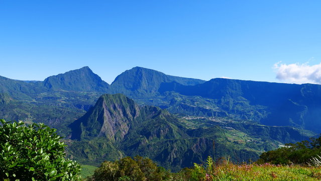 Vue sur le cirque de Salazie, g&icirc;te de B&eacute;louve, La R&eacute;union 