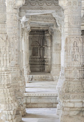 Obraz premium Ancient Architectural Ornament, Stone Carving Decorations Inside Ranakpur Jain Temple in Rajasthan, India