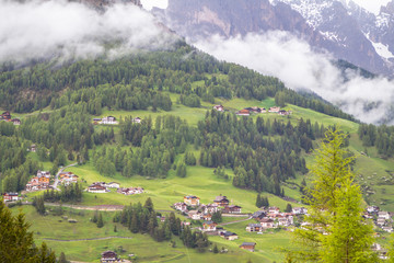 Fototapeta na wymiar Idyllic alpine village