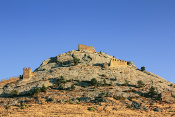 Fototapeta na wymiar View of the Genoese fortress in Sudak at sunset