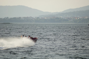 Obraz premium lancha en el mar