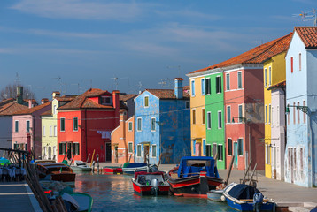 Obraz na płótnie Canvas Colorful houses in Burano, Venice, Italy.