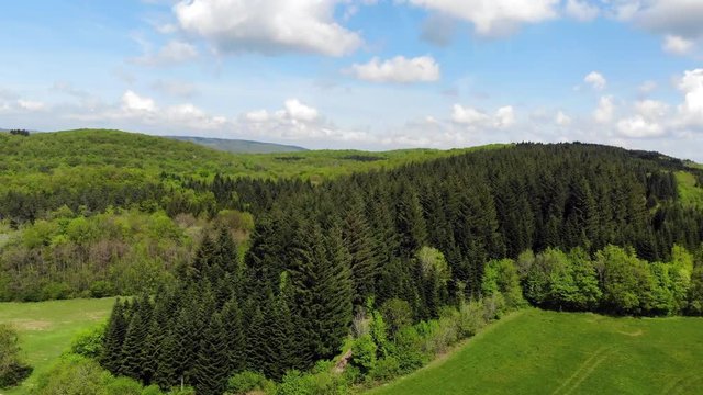 vol au dessus de la campagne et des for&ecirc;ts du Jura 