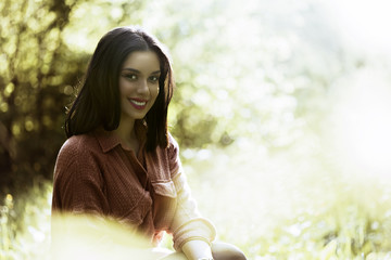 Naklejka premium Smiling young woman oudoor happiness concept