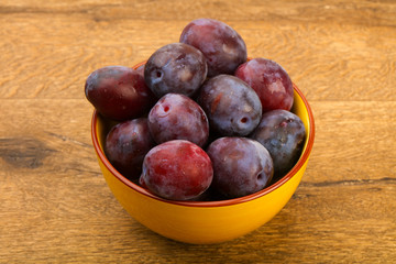 Plums in the bowl