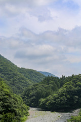Fototapeta na wymiar 道志渓谷と雲 縦位置(ポートレート)