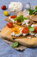 Toast with cottage cheese