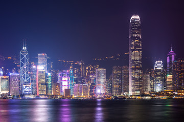 Fototapeta premium Port Victoria w Hongkongu w nocy