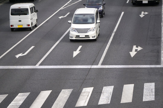 「車両通行帯」の写真素材 97件の無料イラスト画像 Adobe Stock
