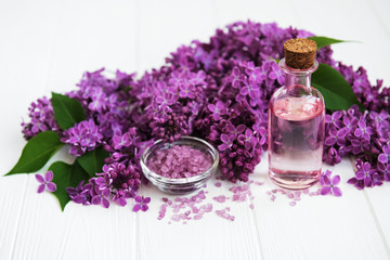 Plakat spa products and lilac flowers