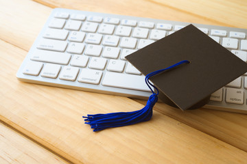 Graducate cap on keyboard with mouse, E-learning online education concept © pla2na