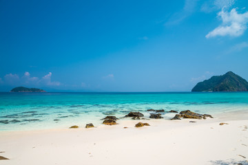 Beautiful tropical island white sand beach blue sky sunny day - Summer breeze holiday