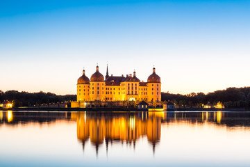 Fototapeta premium Schloss Moritzburg am Abend