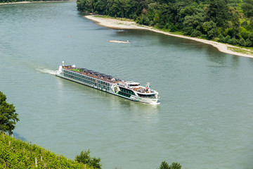 Obraz premium boat on Danube river in Wachau, Austria