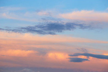 Fototapeta na wymiar quaint clouds in the sky before sunset.