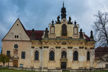 Fototapeta na wymiar Church of the Holy Three Kings and the Chapel of St. Anne, Mnichovo Hradiste, Czech Republic
