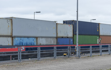 Fototapeta na wymiar Container auf einem Binnenschiff