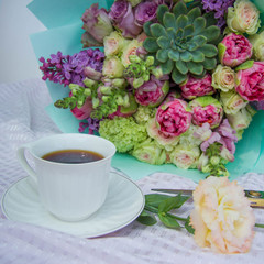 bouquet pink red violet cups of coffee