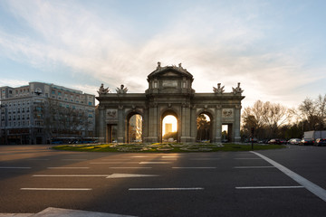 Obraz premium Puerta de Alcala is a one of the Madrid ancient doors of the city of Madrid, Spain. It was the entrance of people coming from France, Aragon, and Catalunia. It is a landmark of the city..