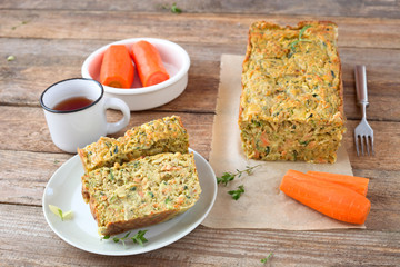 Zucchini-Braten mit Karotten