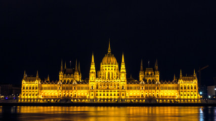 Fototapeta premium Parliament of Budapest by night