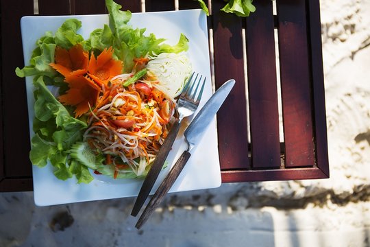 Green Papaya Salad (Thailand)