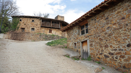 Obraz premium Pueblo de Mogrovejo, Cantabria, España