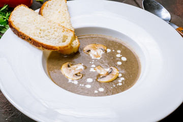 Cream soup of mushrooms