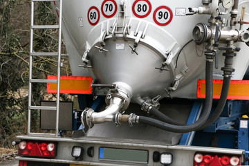 Tankwagen, Silofahrzeug