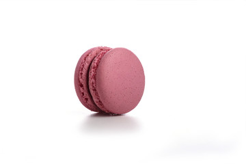 Obraz premium Pink macaroon isolated on white