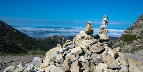 Steinmännchen in den Bergen des Dromes