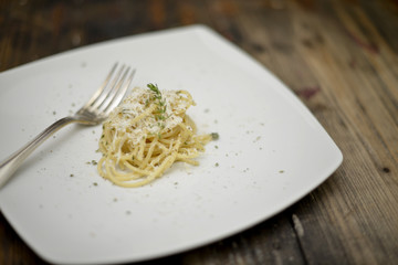 spaghetti cacio e pepe