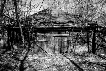 Black and white image of the old wooden rustic building.