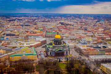 Fototapeta na wymiar Beautiful aerial view landscape of Saint Isaac's Cathedral surrounding of buildings of the city of St. Petersburg durring a sunny day