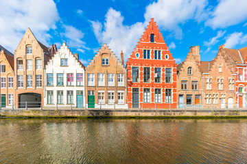 Obraz premium View of a canal and old colorful buildings in Bruges, Belgium