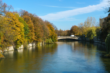 Fototapeta na wymiar Ludwigsbrucke, famous bridge thru Isar, Munich, Germany